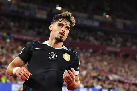 من ديربي لندن.. نيتو يحصد جائزة هدف الشهر في تشيلسي